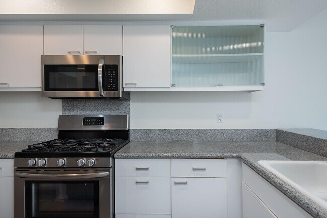 Building Photo - 35200 Cathedral Canyon Dr