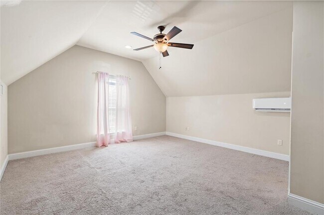 Building Photo - 1056 Linlen Ave