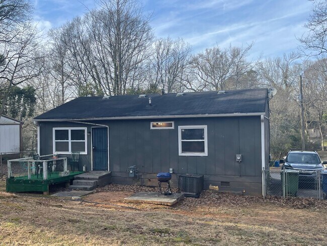 Building Photo - Cute House, Fenced Yard in in Thomasville Heights