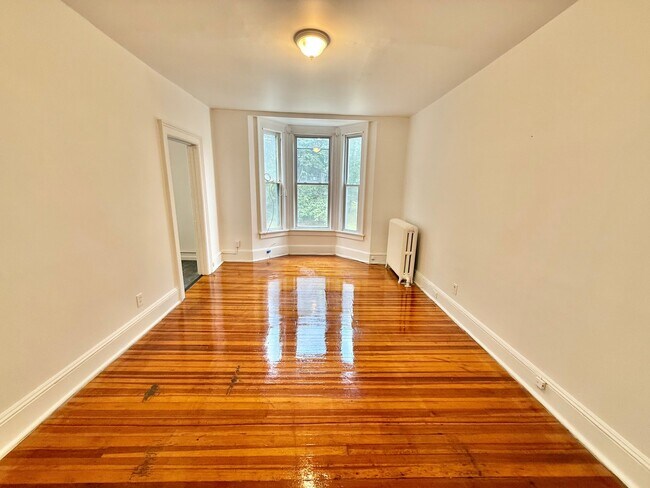 Building Photo - 10 Wards Ln
