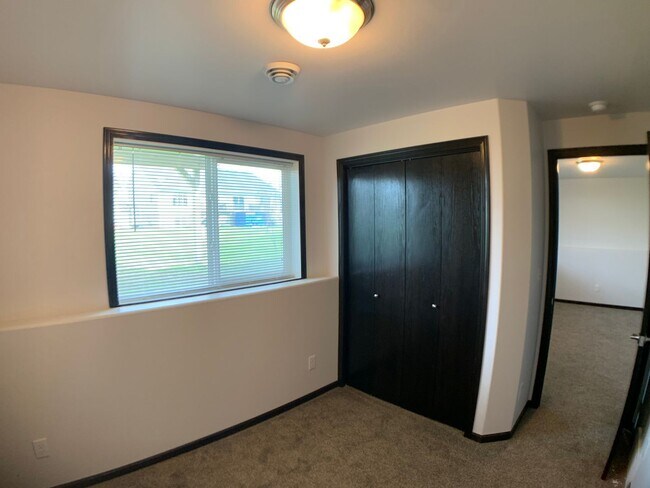 Building Photo - 3 Bed 3 Bath Single Family Home