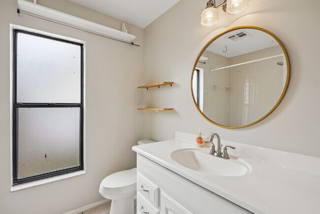 Building Photo - Charming 3-Bedroom Home in Desirable Oviedo!