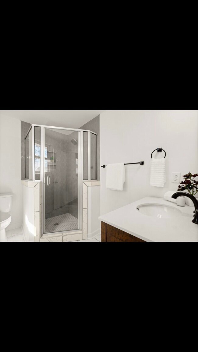 Building Photo - 5017 McLendon Dr