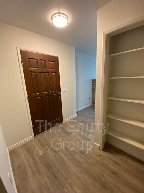 Building Photo - 5716 W Robinwood Ave