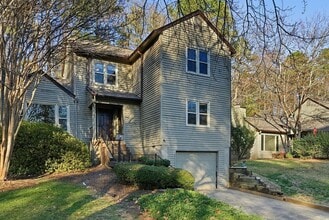 Building Photo - Spacious Townhome in Five Oaks!