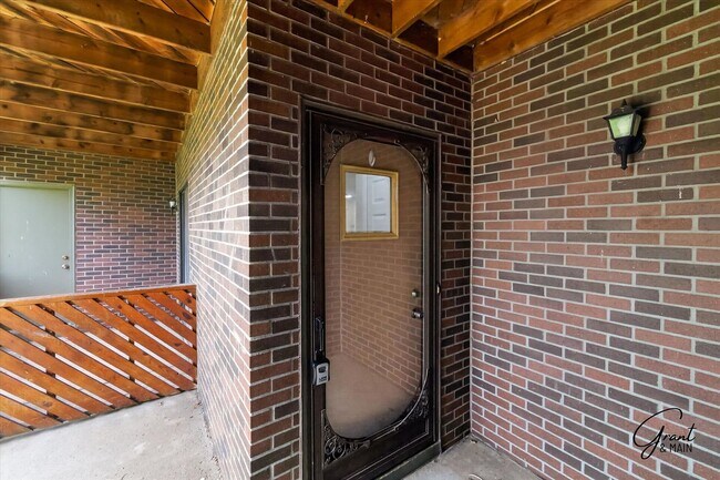 Building Photo - $1295 2 bedroom ground floor condo