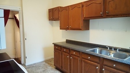Building Photo - Incredible Value in Walnut Hills - move ri...