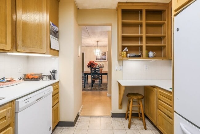 Building Photo - 1550 Worcester Rd