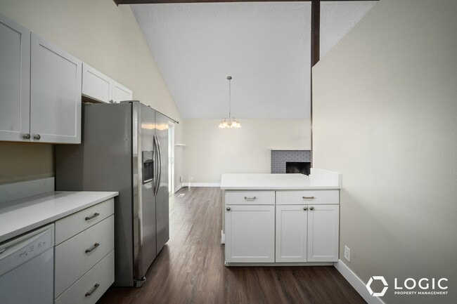 Building Photo - 512 E 6770 S