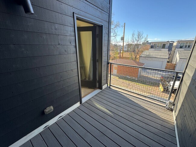 Building Photo - Perfect Sloan Lake Home with all the features and great views