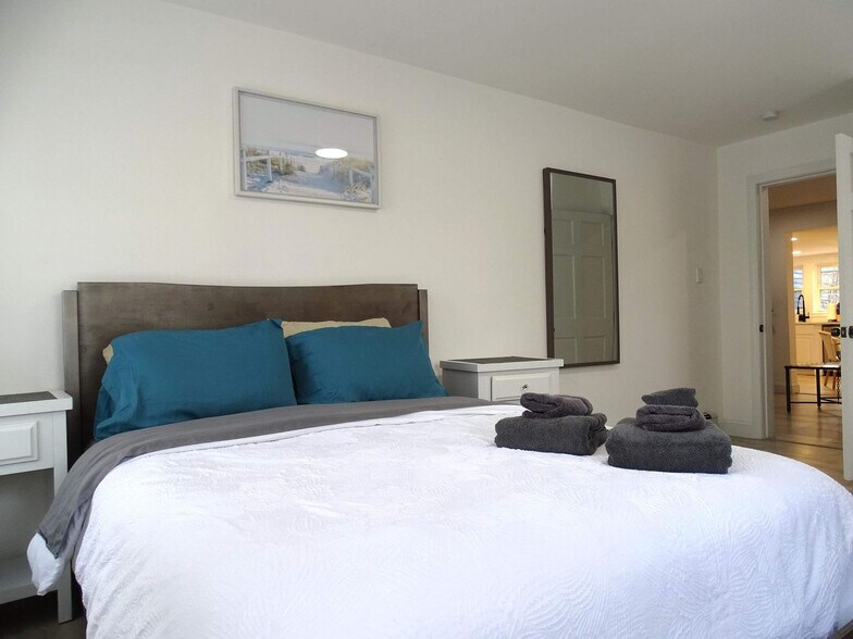 Building Photo - 18 Pleasant St