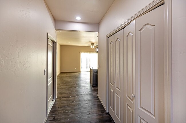 Building Photo - 901 Adams Ave