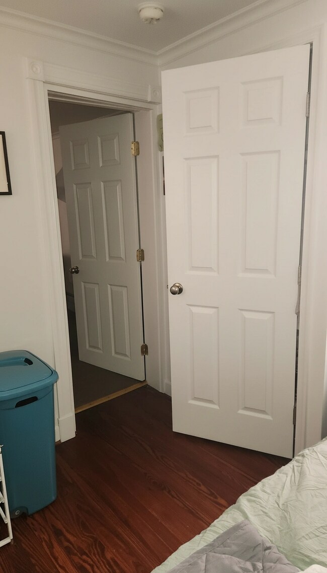 Building Photo - 236 E Main St