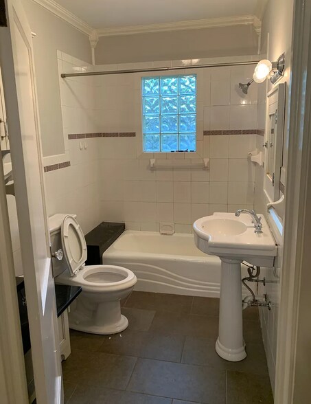 Building Photo - 2146 McClintock Rd