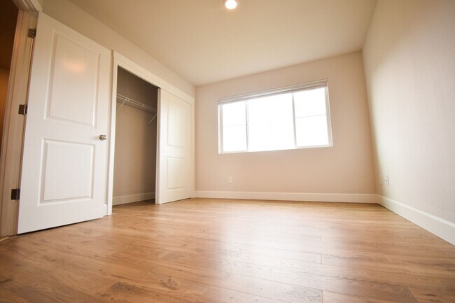 Building Photo - Beautiful 4 Bedroom 3.5 BA Home! Mother in Law Suite, Attached Garage & Top floor Bonus Room!