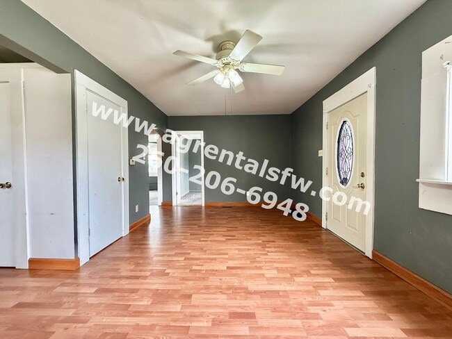 Building Photo - 2 Bedroom House