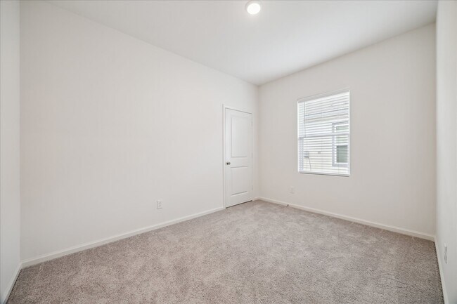 Building Photo - 7815 Blue Star Flower Ln