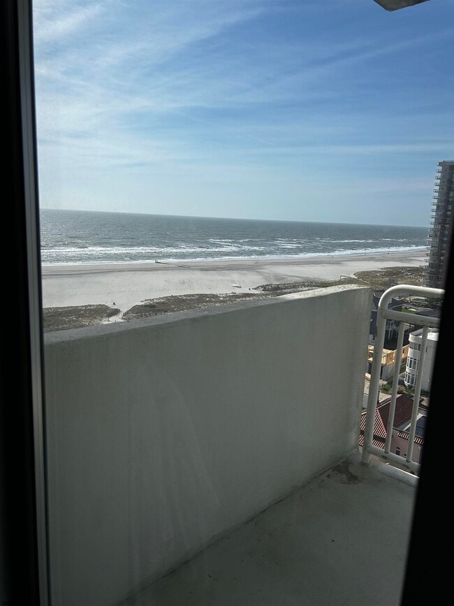 Building Photo - 101 S Plaza Pl