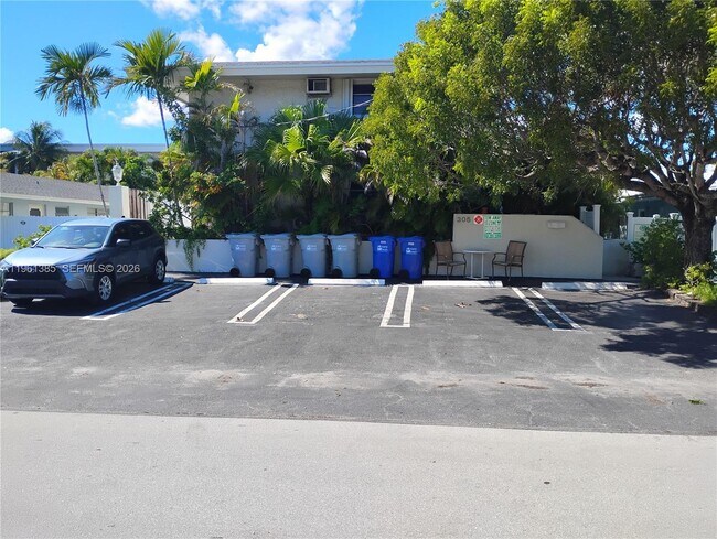 Building Photo - 305 SE 12th Ave