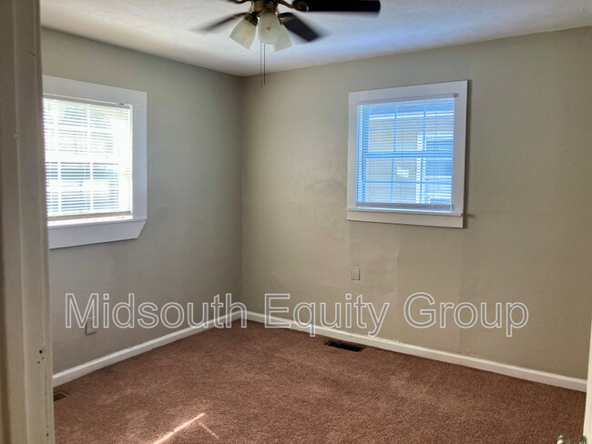 Building Photo - 54 Monroe Ave