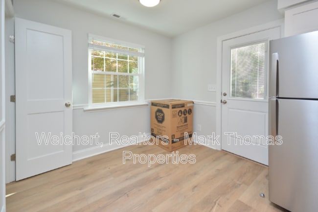 Building Photo - 210 Bridgefield Pl