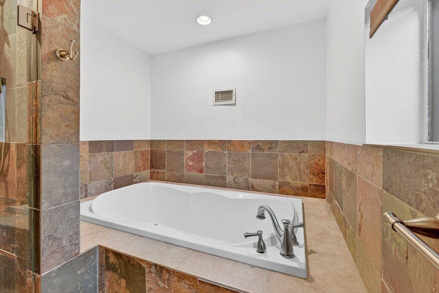 Building Photo - 2618 Meade St