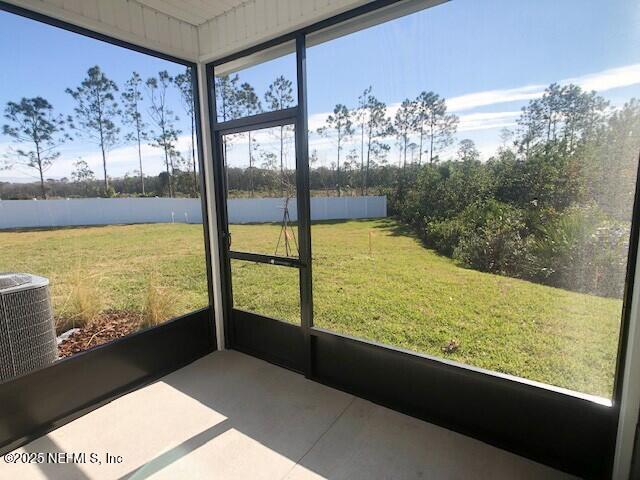 Building Photo - 13991 Molina Dr