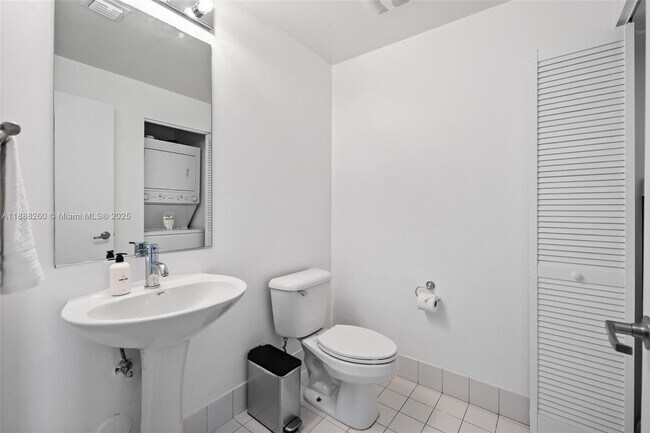 Building Photo - 888 Biscayne Blvd