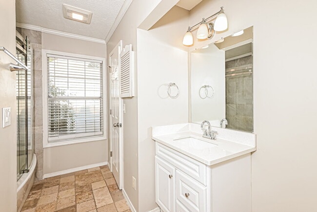 Building Photo - 871 Hampton Hill Ct
