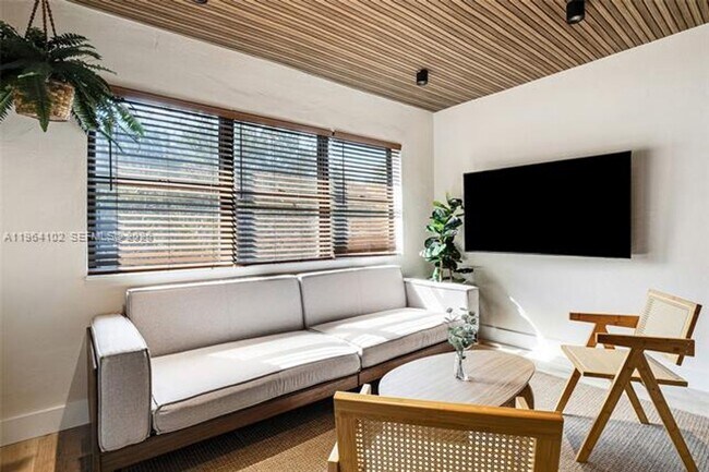 Building Photo - 1275 Marseille Dr