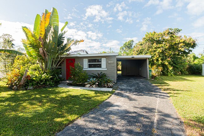 Primary Photo - Annual Rental – Pet-Friendly Charming Napl...