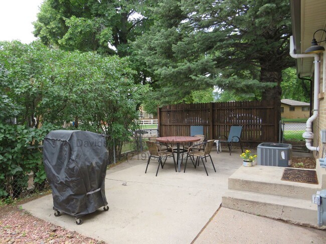 Building Photo - Beautiful Updated 4 Bedroom Near Garden of...