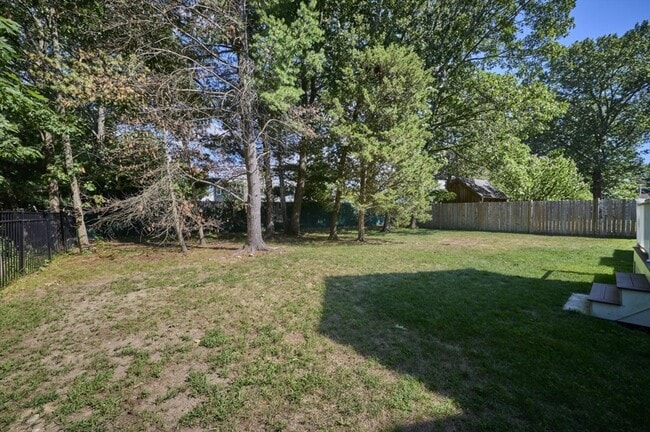 Building Photo - 11 Saratoga Ln