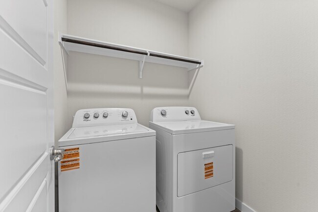 Building Photo - 2106 Somerset Dr