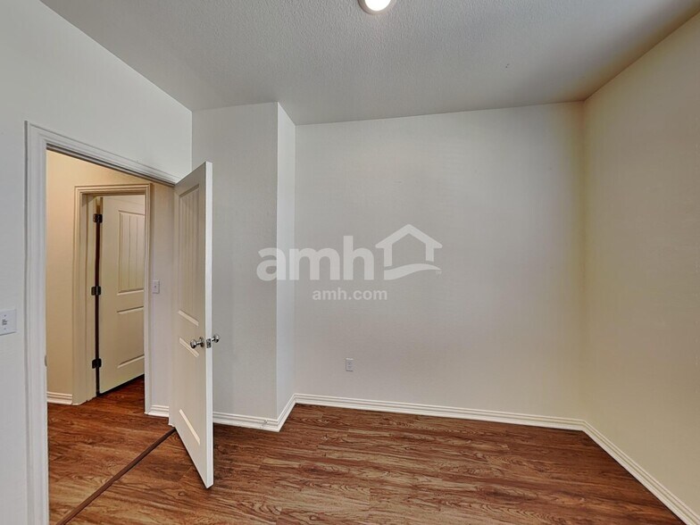 Building Photo - 2726 Wolfcreek