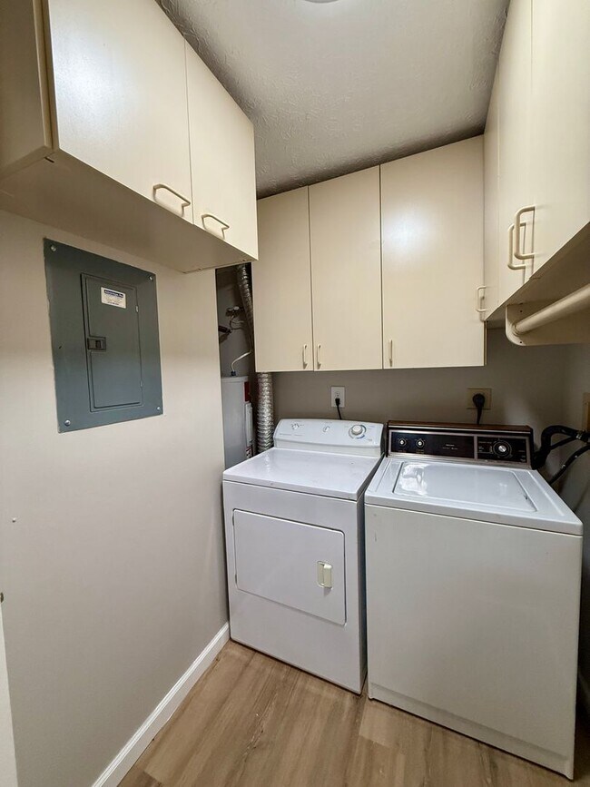 Building Photo - Spacious and Convenient 2 Bedroom Condo in...