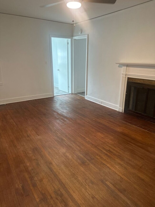 Building Photo - 3 Bedroom Single Family Home