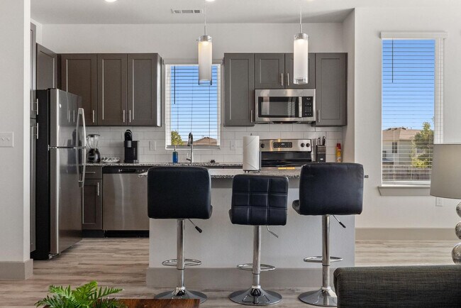 Building Photo - 12100 1/2 Ferrystone Glen Dr