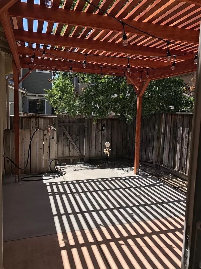 Building Photo - Charming 3-Bedroom Home with Covered Patio and Modern Upgrades