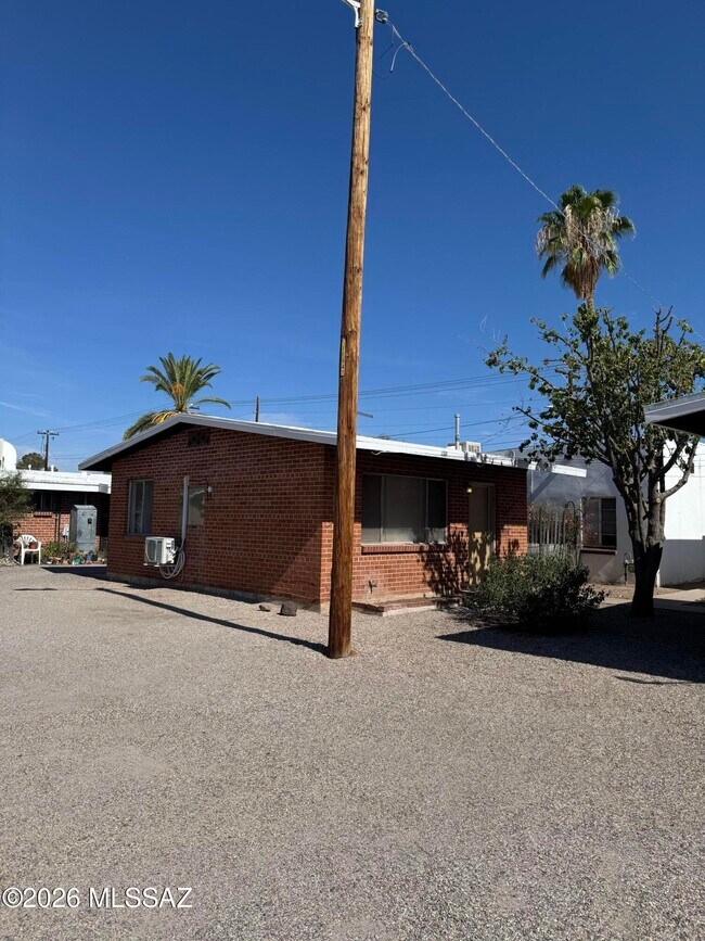 Building Photo - 4420 E Lee St