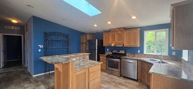Building Photo - 200 Cypress Cir