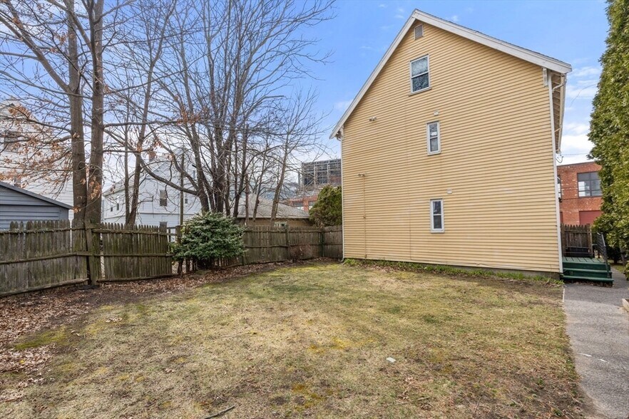 Building Photo - 7 Antwerp St