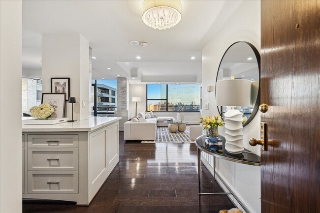 Building Photo - 15 Greenway Plz