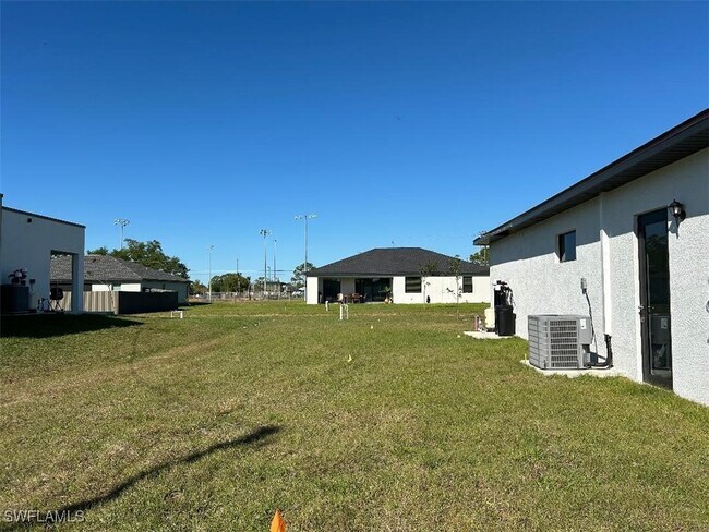 Building Photo - 1026 Chiquita Blvd N