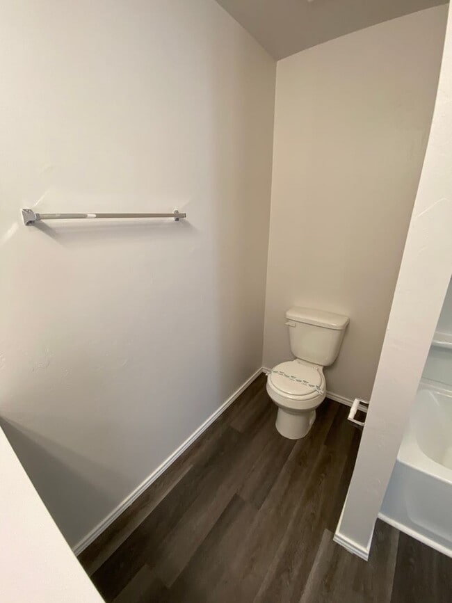 Building Photo - Now Pre-Leasing! Comfortable & Stylish 3-Bed, 2 Bath Home in Yukon