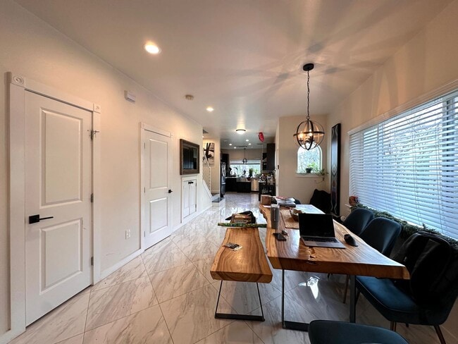 Building Photo - Two Story 3 Bedrooms and 2.5 Bathroom Home for Rent in Core Central Austin, North of Hyde Park