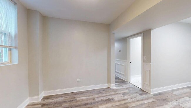 Building Photo - 1379 Roosevelt Pl