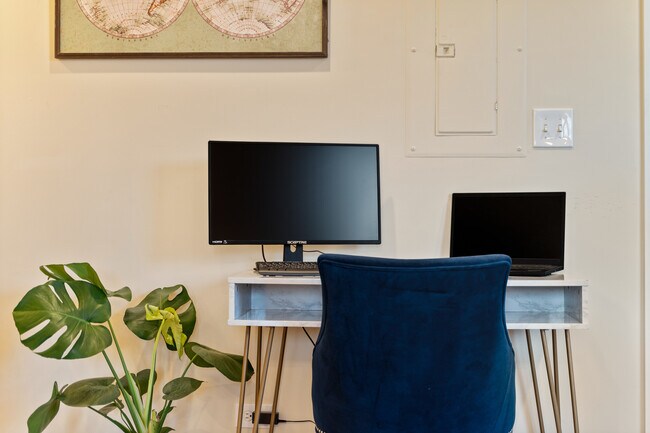 Building Photo - 2117 W Irving Park Rd