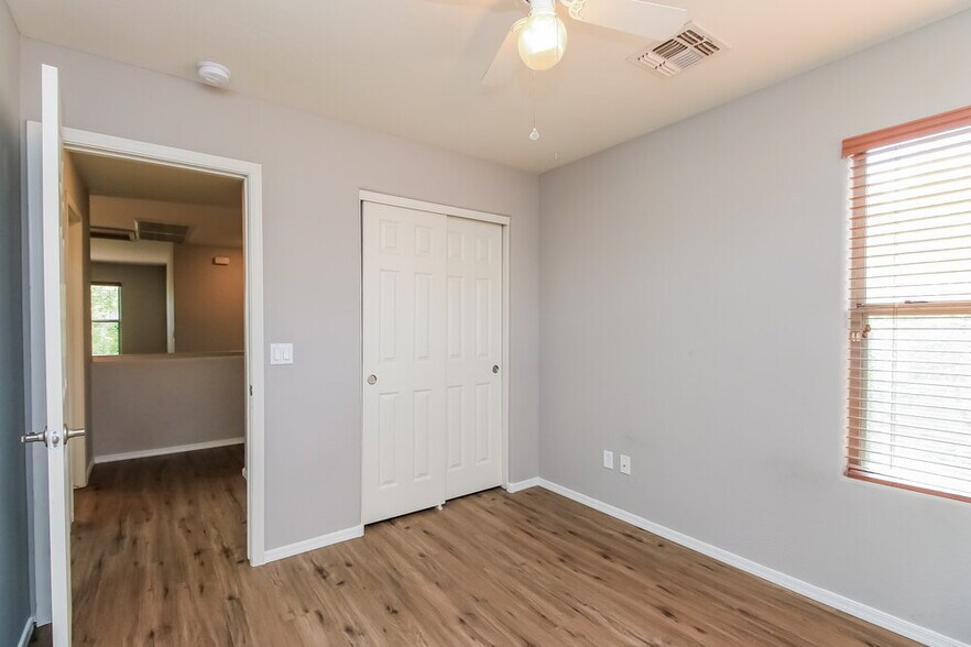 Building Photo - 21129 E Stonecrest Dr