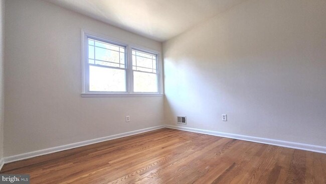 Building Photo - 356 Mockingbird Ave